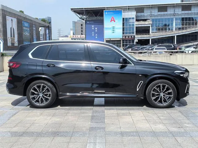 BMW X5 2022 Mise à jour xDrive 30Li M Ensemble de sport extérieur photo 7