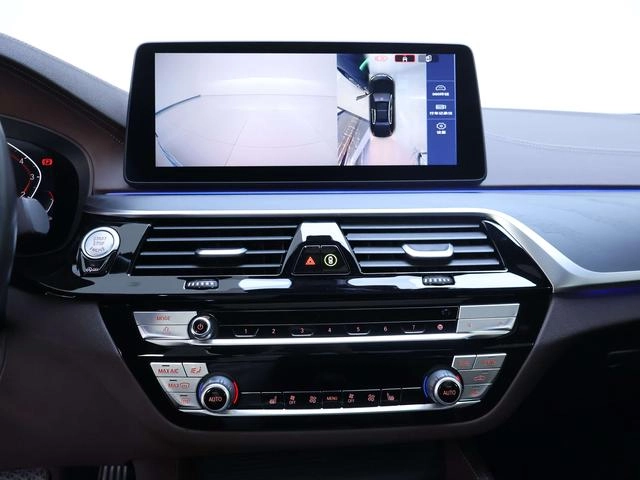 BMW 5 Series 2022 Restyling 530Li Leading Type M Sports suit interior photo 11