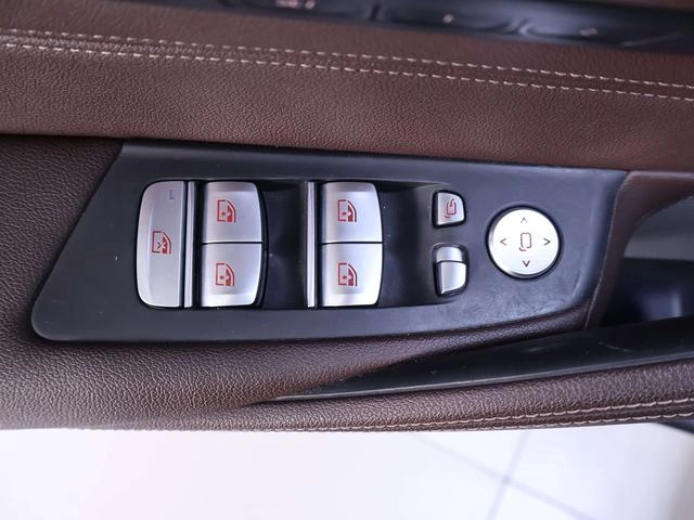BMW 5 Series 2022 Restyling 530Li Leading Type M Sports suit interior photo 18