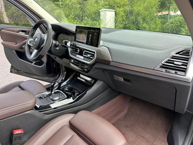 BMW X3 2022 xDrive30i Leading Type M Obsidian Night Suit interior photo 9
