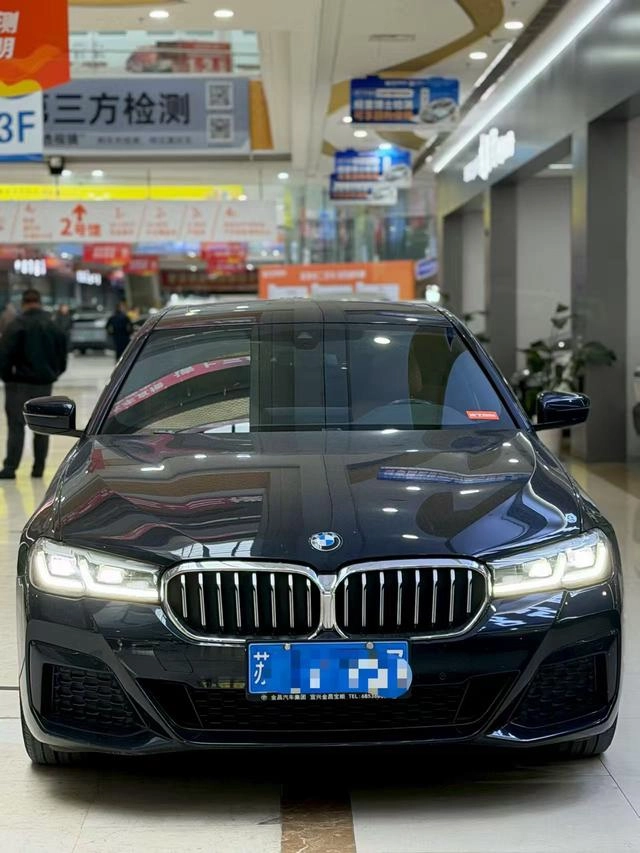 BMW 5 Series 2022 530i M Sports suit exterior photo 2
