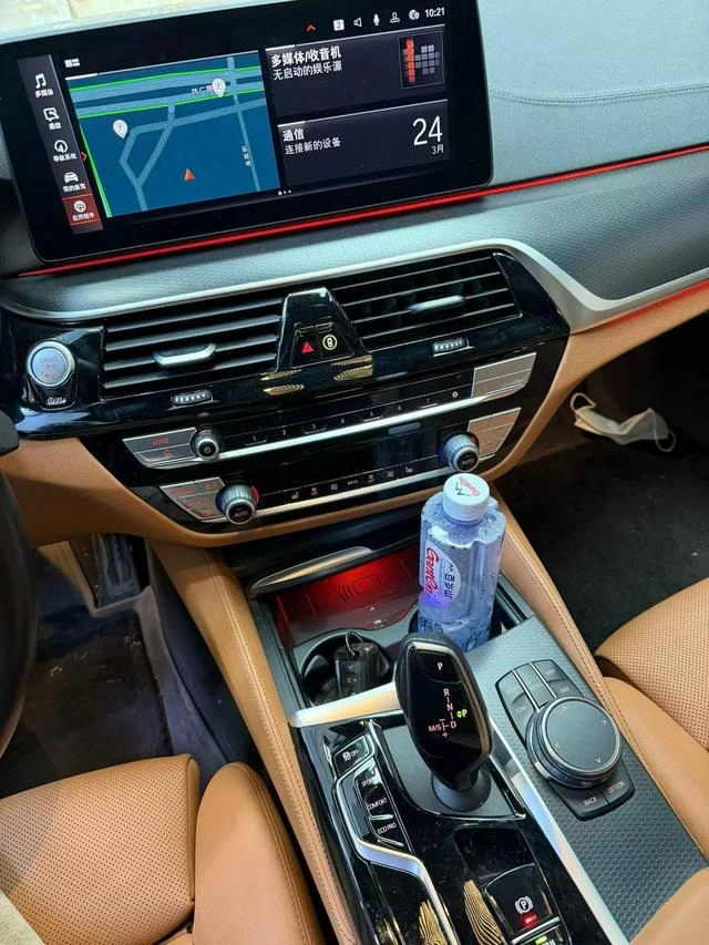 BMW 5 Series 2022 530i M Sports suit interior photo 7