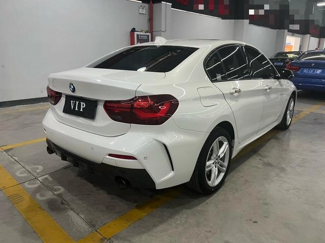 BMW 1 Series 2023 120i M Édition de nuit sportive Yao intérieur photo 13