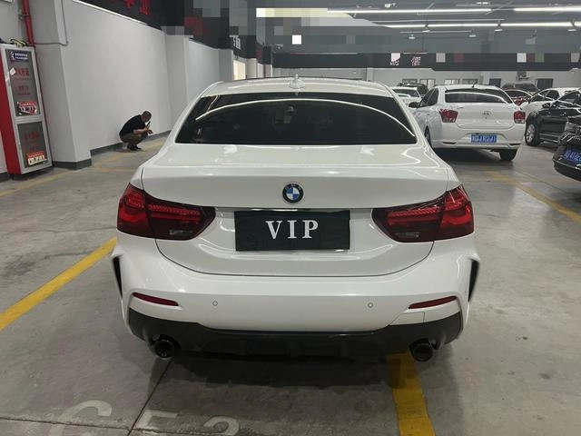 BMW 1 Series 2023 120i M Édition de nuit sportive Yao intérieur photo 14