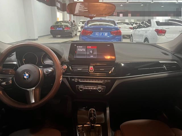 BMW 1 Series 2023 120i M Édition de nuit sportive Yao intérieur photo 18