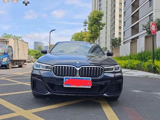 BMW 5 Series 2022 530Li Líder M Conjunto deportivo exterior foto 2 BMW 5 Series 2022 530Li Líder M Conjunto deportivo exterior foto 2