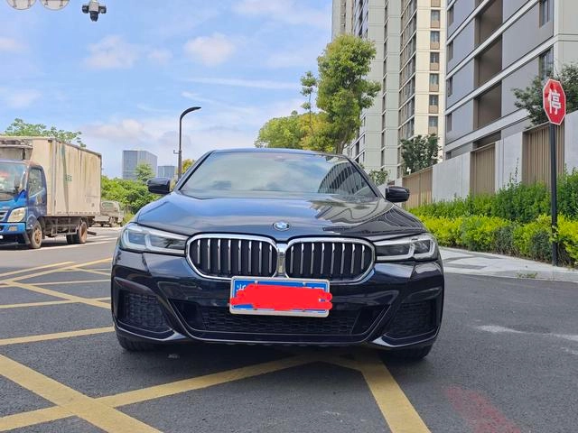 BMW 5 Series 2022 530Li Líder M Conjunto deportivo exterior foto 2 BMW 5 Series 2022 530Li Líder M Conjunto deportivo exterior foto 2