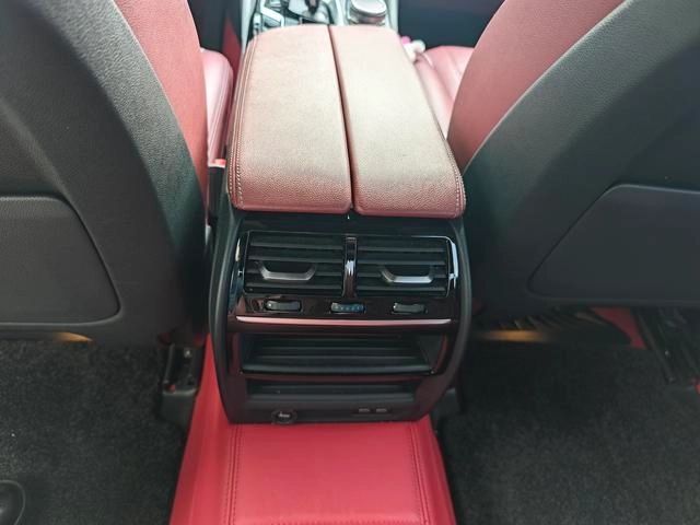 BMW 5 Series 2022 530Li Líder M Conjunto deportivo interior foto 9 BMW 5 Series 2022 530Li Líder M Conjunto deportivo interior foto 9