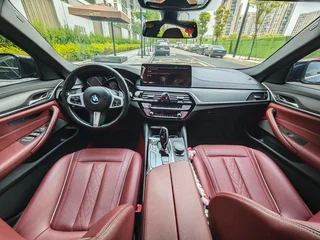 BMW 5 Series 2022 530Li Líder M Conjunto deportivo interior foto 11 BMW 5 Series 2022 530Li Líder M Conjunto deportivo interior foto 11