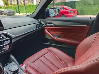 BMW 5 Series 2022 530Li Líder M Conjunto deportivo interior foto 12 BMW 5 Series 2022 530Li Líder M Conjunto deportivo interior foto 12