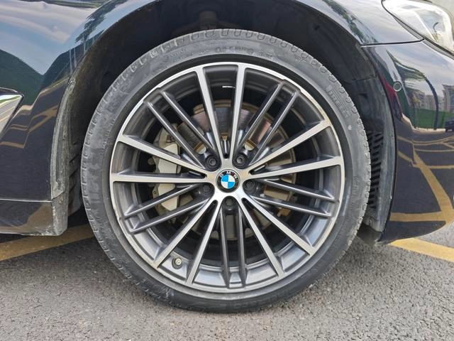 BMW 5 Series 2022 530Li Líder M Conjunto deportivo interior foto 14 BMW 5 Series 2022 530Li Líder M Conjunto deportivo interior foto 14