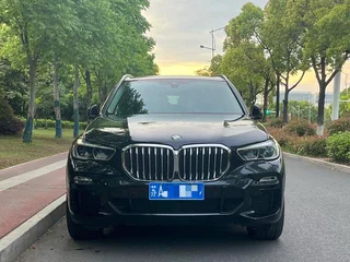 BMW X5 2021 xDrive40i M Sports suit exterior photo 2