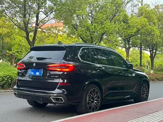 BMW X5 2021 xDrive40i M Sports suit exterior photo 4