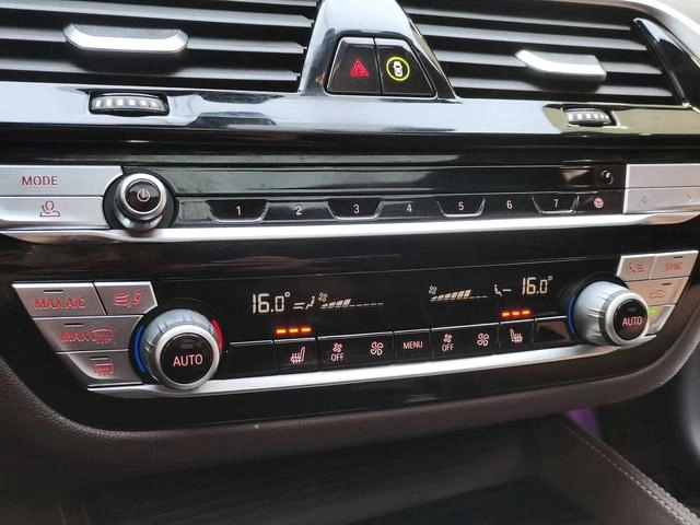 BMW 5 Series 2021 Reforma 530Li Líder M Conjunto deportivo interior foto 10