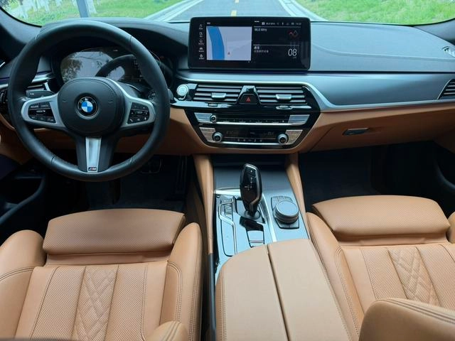 BMW 5 Series 2022 Restyling 525i M Sports suit interior photo 8