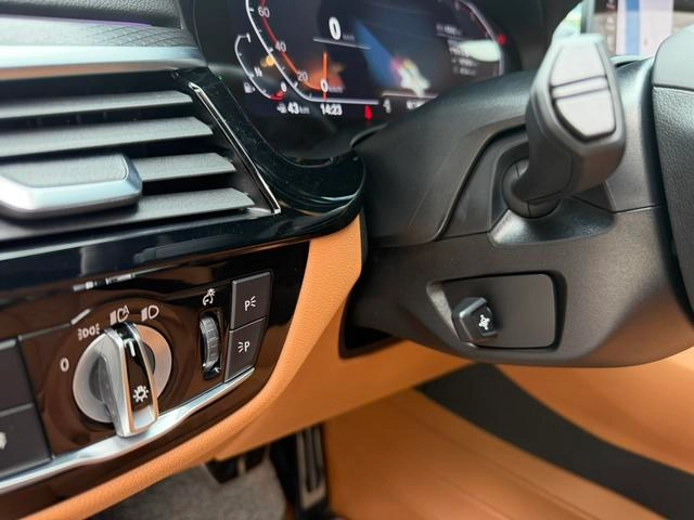 BMW 5 Series 2022 Restyling 525i M Sports suit interior photo 10