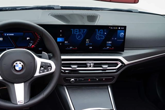 BMW 4 Series 2023 425i Convertible M Sports suit interior photo 12