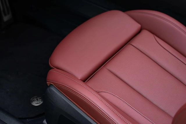 BMW 4 Series 2023 425i Convertible M Sports suit interior photo 15