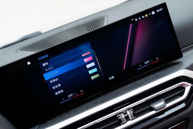 BMW 4 Series 2023 425i Convertible M Sports suit interior photo 19