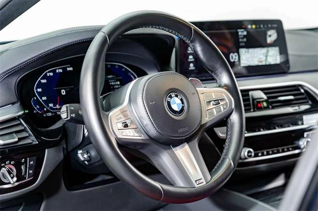BMW 5 Series 2023 530Li Leading Type M Sports suit exterior photo 10