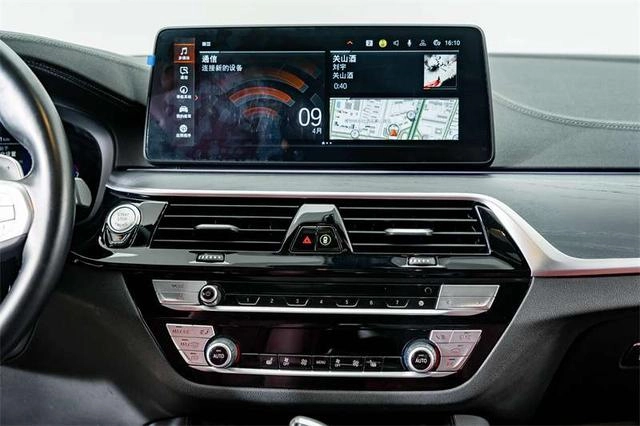 BMW 5 Series 2023 530Li Leading Type M Sports suit interior photo 13