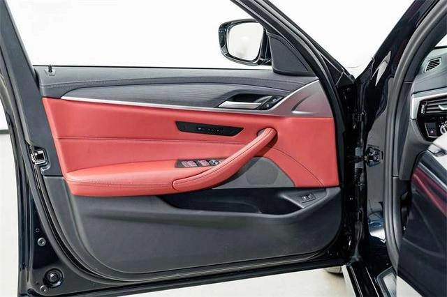 BMW 5 Series 2023 530Li Leading Type M Sports suit interior photo 16