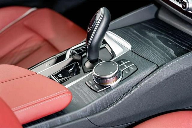 BMW 5 Series 2023 530Li Leading Type M Sports suit interior photo 18