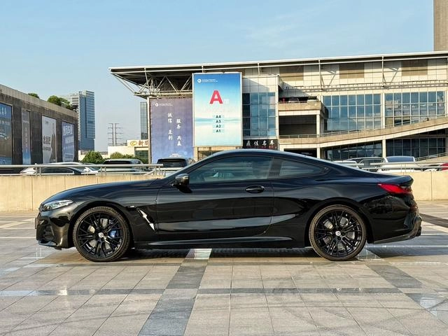 BMW 8 Series 2022 840i Coupé M Ensemble de sport extérieur photo 3