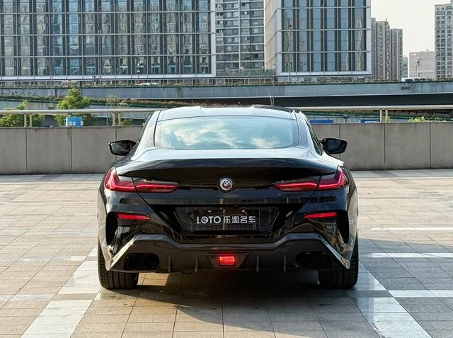 BMW 8 Series 2022 840i Coupé M Ensemble de sport extérieur photo 5
