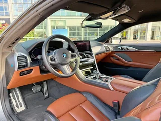 BMW 8 Series 2022 840i Coupé M Ensemble de sport intérieur photo 6