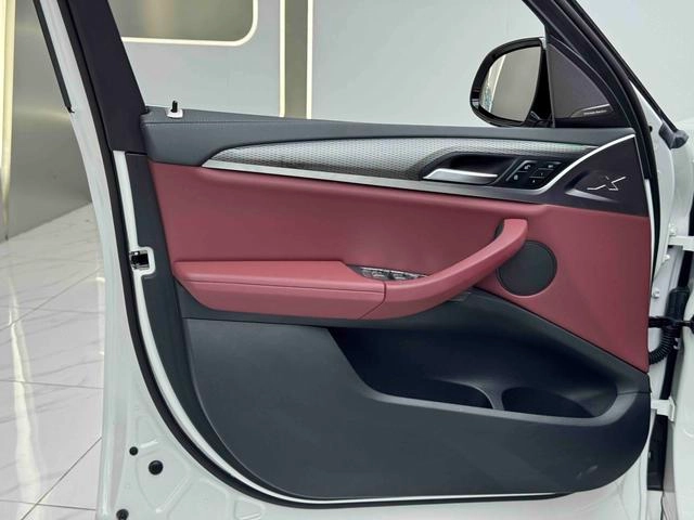 BMW X3 2022 xDrive25i M Sports suit interior photo 12