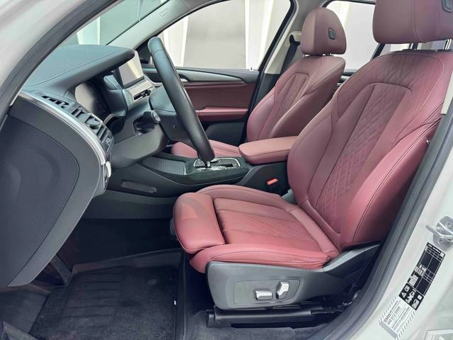 BMW X3 2022 xDrive25i M Sports suit interior photo 13