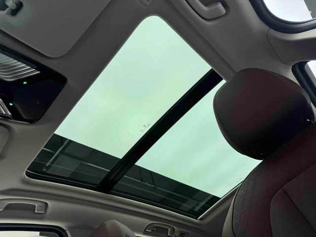 BMW X3 2022 xDrive25i M Sports suit interior photo 15