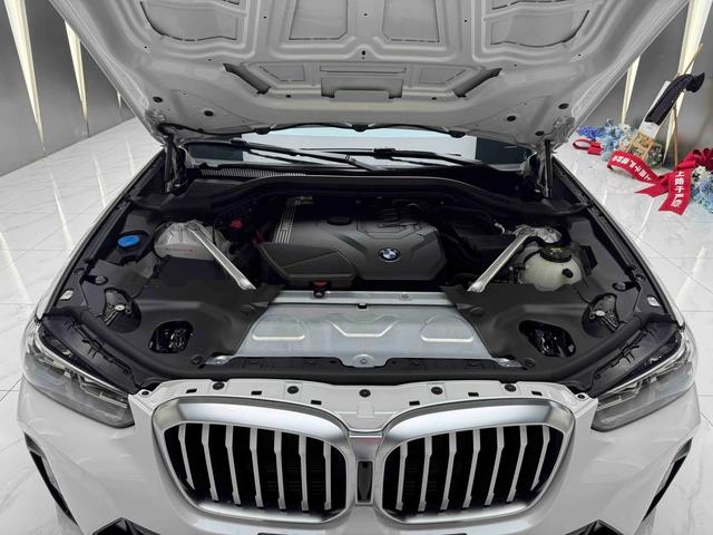 BMW X3 2022 xDrive25i M Sports suit interior photo 17