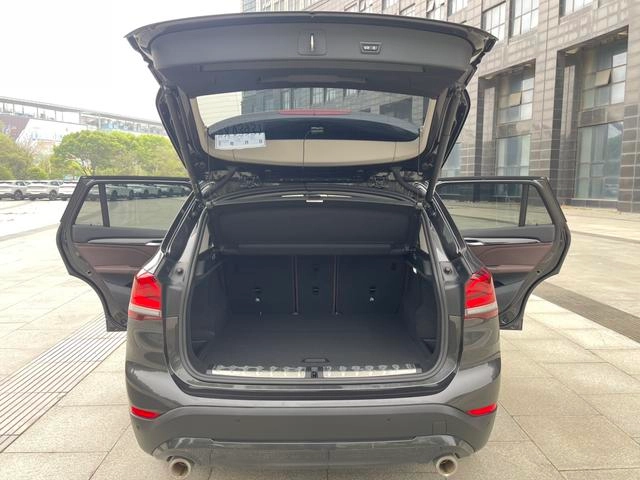 BMW X1 2020 sDrive25Li Leading Type interior photo 15
