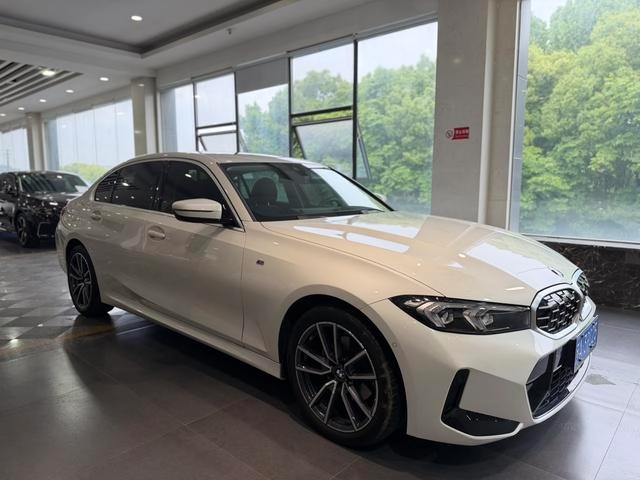BMW 3 Series 2023 325Li M Sports suit exterior photo 3