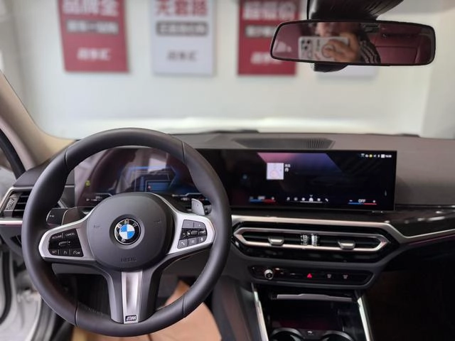 BMW 3 Series 2023 325Li M Sports suit interior photo 12