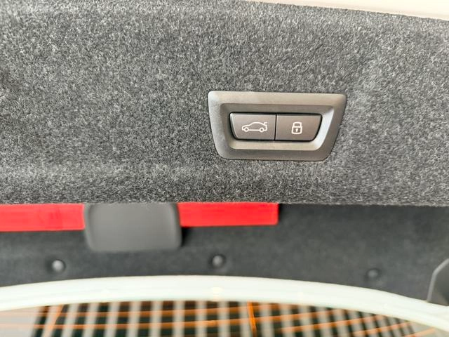 BMW 3 Series 2023 325Li M Sports suit interior photo 19