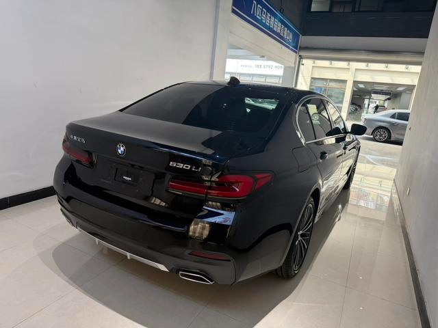 BMW 5 Series 2023 530Li Leading Type M Sports suit exterior photo 3