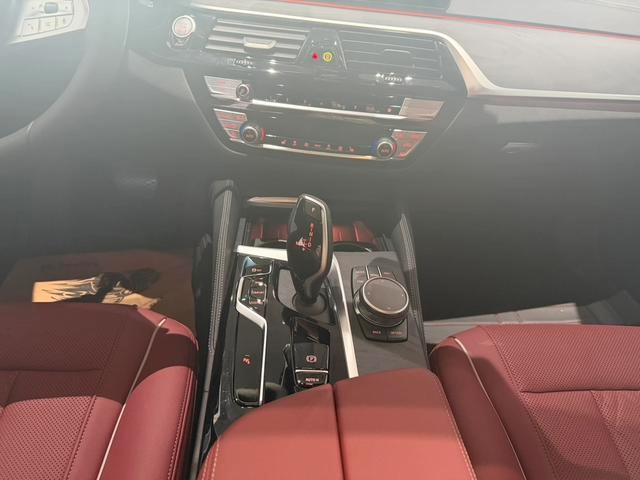 BMW 5 Series 2023 530Li Leading Type M Sports suit exterior photo 7