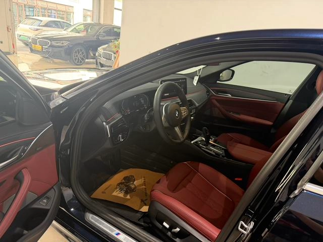 BMW 5 Series 2023 530Li Leading Type M Sports suit interior photo 9