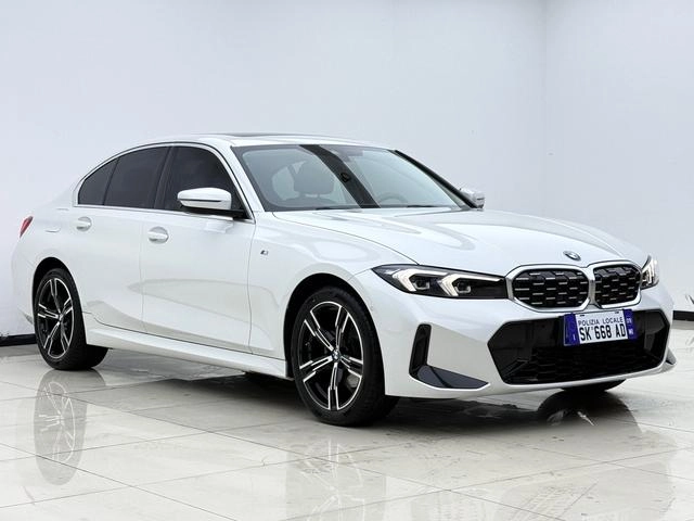 BMW 3 Series 2023 325i M Sports suit exterior photo 3