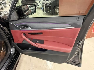 BMW 5 Series 2023 Reforma 530Li Tipo de lujo M Conjunto deportivo exterior foto 10 BMW 5 Series 2023 Reforma 530Li Tipo de lujo M Conjunto deportivo exterior foto 10