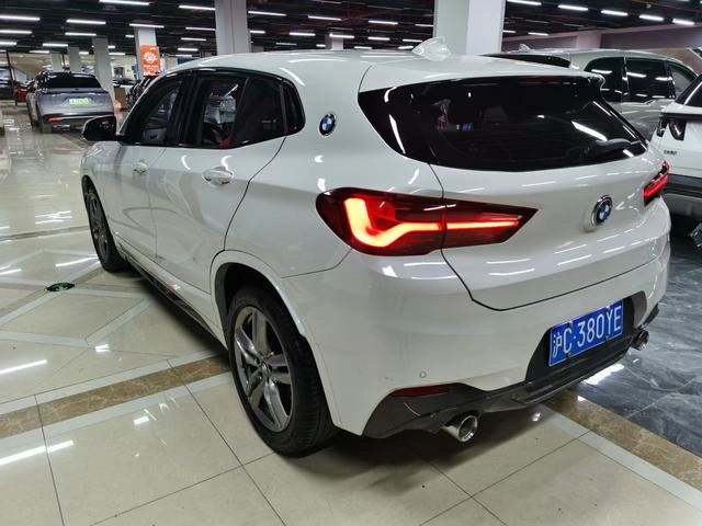 BMW X2 2021 sDrive25i M Sports suit interior photo 9