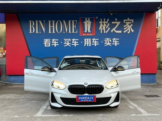 BMW 1 Series 2023 125i M Sports Obsidian Night Edition exterior photo 5