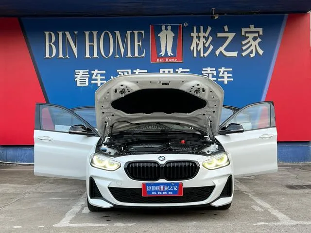 BMW 1 Series 2023 125i M Sports Obsidian Night Edition exterior photo 6