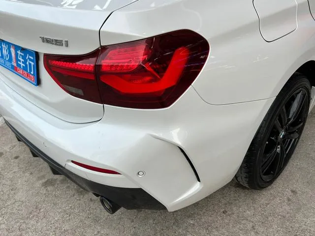 BMW 1 Series 2023 125i M Sports Obsidian Night Edition exterior photo 8