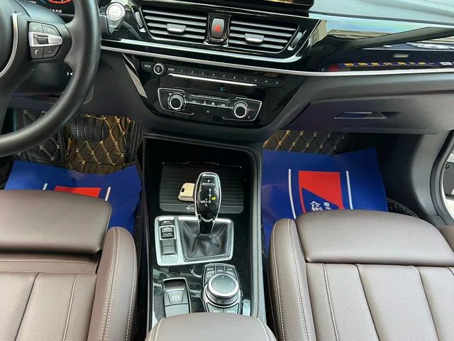 BMW 1 Series 2023 125i M Sports Obsidian Night Edition interior photo 16