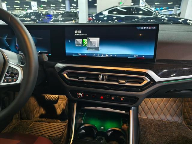 BMW 3 Series 2023 325Li M Conjunto deportivo interior foto 11