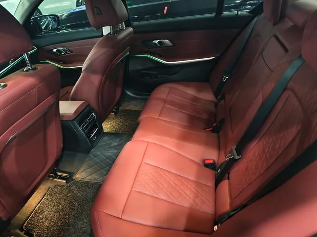 BMW 3 Series 2023 325Li M Conjunto deportivo interior foto 15